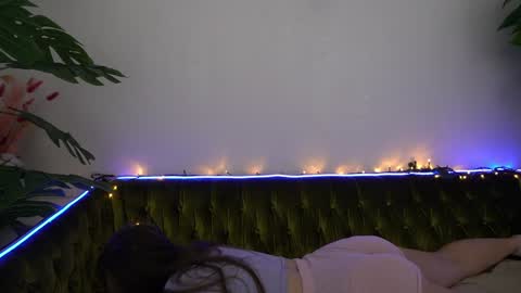 Snapshot of magicpeachhs chatting on 01-15-25, 05:15 Emily online show from 01-15-25, 05:15