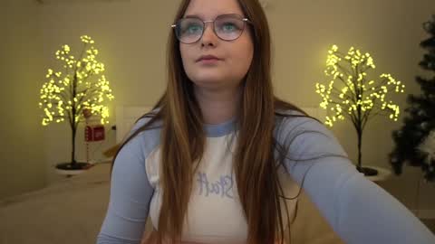 Snapshot of magicpeachhs chatting on 01-16-25, 01:36 Emily online show from 01-16-25, 01:36
