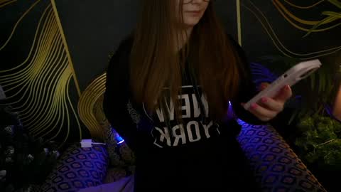 Snapshot of magicpeachhs chatting on 01-17-25, 02:07 Emily online show from 01-17-25, 02:07