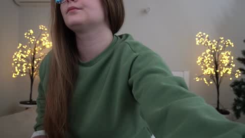 Snapshot of magicpeachhs chatting on 01-22-25, 07:56 Emily online show from 01-22-25, 07:56