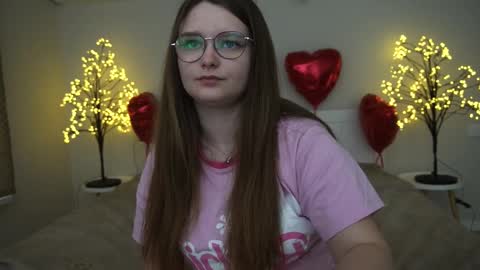 Snapshot of magicpeachhs chatting on 02-28-25, 10:09 Emily online show from 02-28-25, 10:09