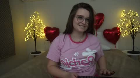 Snapshot of magicpeachhs chatting on 02-28-25, 07:46 Emily online show from 02-28-25, 07:46