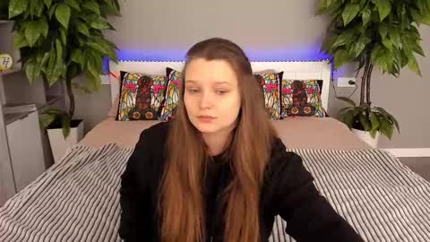 Snapshot of magicpeachhs chatting on 09-09-25, 08:03 Emily online show from 09-09-25, 08:03