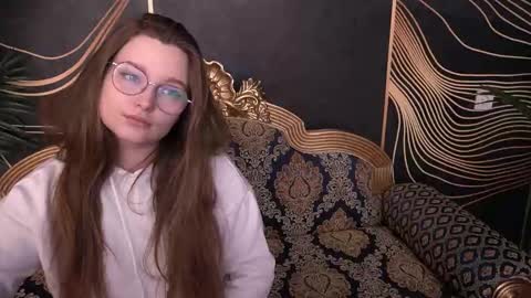 Snapshot of magicpeachhs chatting on 09-13-25, 07:52 Emily online show from 09-13-25, 07:52