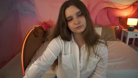 Snapshot of magicpeachhs chatting on 09-17-25, 12:40 Emily online show from 09-17-25, 12:40