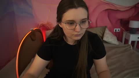Snapshot of magicpeachhs chatting on 09-22-25, 12:51 Emily online show from 09-22-25, 12:51