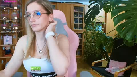 Nicole online show from 01-15-25, 04:25