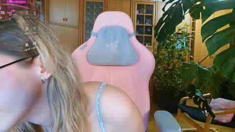 Nicole online show from 02-12-25, 04:44