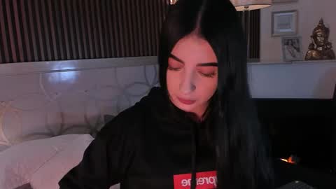 Snapshot of magieethomsonn chatting on 02-27-26, 12:05 Magiee online show from 02-27-26, 12:05