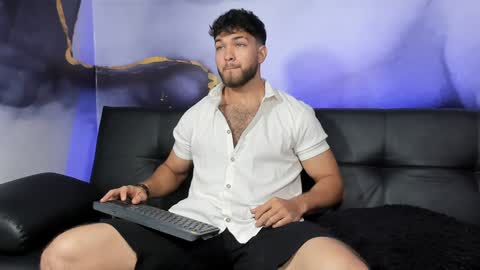 Snapshot of magnus_77 chatting on 12-19-24, 01:18 PRINCE online show from 12-19-24, 01:18