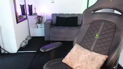 If you want me to use the Lovense please let me know  --    online show from 02-04-26, 05:08