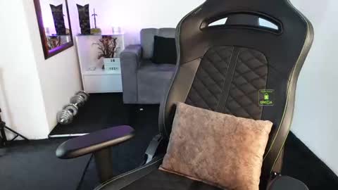 If you want me to use the Lovense please let me know  --    online show from 02-11-26, 05:40