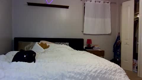 Kaye online show from 12-19-25, 01:34