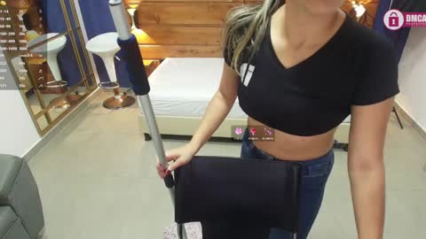 Snapshot of mahia_queen chatting on 01-24-25, 05:32 Dani online show from 01-24-25, 05:32