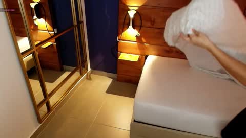 Snapshot of mahia_queen chatting on 09-18-25, 10:39 Dani online show from 09-18-25, 10:39