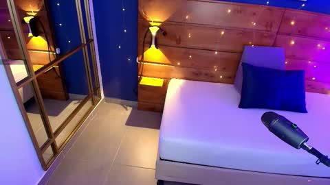 Snapshot of mahia_queen chatting on 10-14-25, 09:43 Dani online show from 10-14-25, 09:43