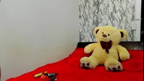 Snapshot of maia_bronce chatting on 09-15-25, 10:04 Maia Bronce online show from 09-15-25, 10:04