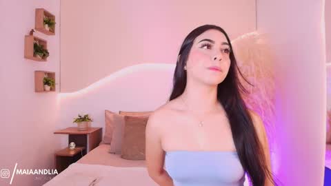 Snapshot of maia_lia_ chatting on 10-06-25, 06:27 MAIA  LIA  online show from 10-06-25, 06:27