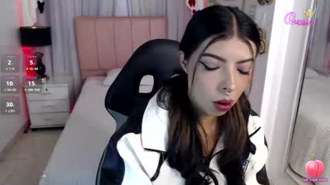 Maia Reficco online show from 07-24-26, 12:03