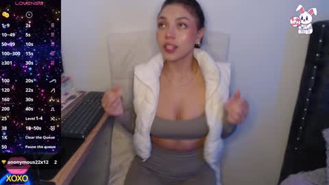 Snapshot of maiaa_evans chatting on 12-04-24, 02:31 t online show from 12-04-24, 02:31