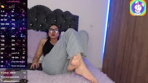 Snapshot of maiaa_evans chatting on 02-08-25, 05:29 t online show from 02-08-25, 05:29