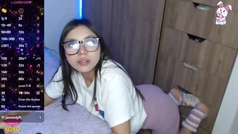 Snapshot of maiaa_evans chatting on 03-05-25, 02:03 t online show from 03-05-25, 02:03