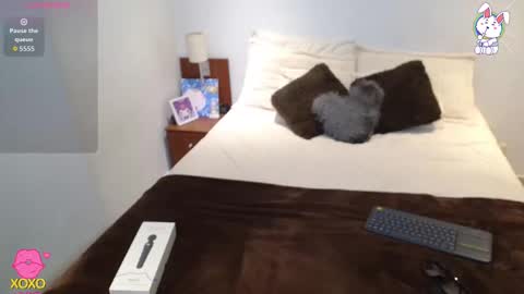 Snapshot of maiaa_evans chatting on 10-12-25, 02:10 t online show from 10-12-25, 02:10