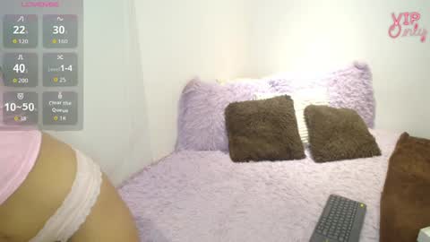 Snapshot of maiaa_evans chatting on 05-06-26, 12:30 t online show from 05-06-26, 12:30