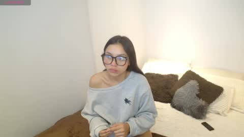 Snapshot of maiaa_evans chatting on 05-11-26, 05:46 t online show from 05-11-26, 05:46