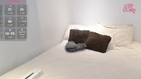 Snapshot of maiaa_evans chatting on 05-22-26, 01:35 t online show from 05-22-26, 01:35