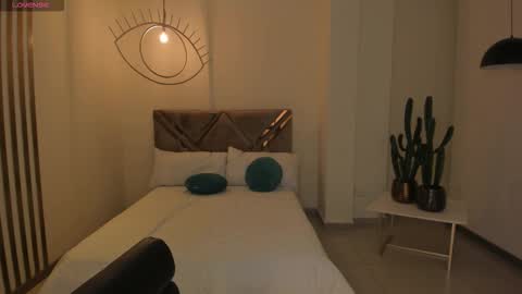  Maia  online show from 10-19-25, 04:40