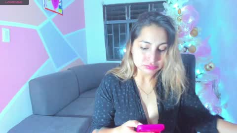 Snapshot of maiaconnor chatting on 01-07-25, 03:35 online show from 01-07-25, 03:35