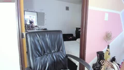 Snapshot of maiaconnor chatting on 05-07-26, 11:10 online show from 05-07-26, 11:10