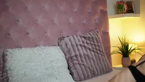  Maia  online show from 10-25-25, 11:32