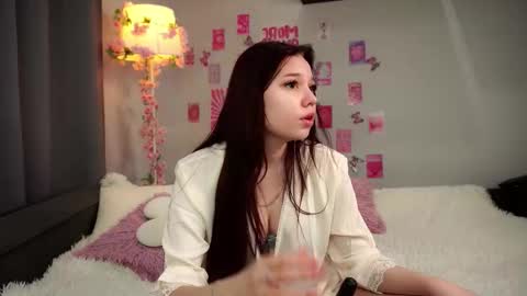 Snapshot of maibradish chatting on 02-14-26, 02:14 Lisa online show from 02-14-26, 02:14