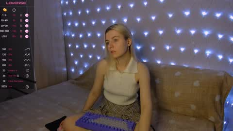 Your kitty online show from 12-25-24, 03:28