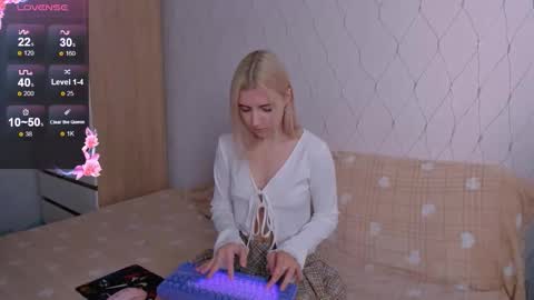 Your kitty online show from 10-16-25, 02:56