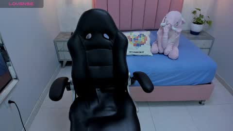 Snapshot of mailylove1 chatting on 02-11-25, 12:58  M A I L Y  online show from 02-11-25, 12:58