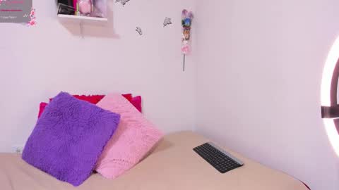 mailyn bakerrr  online show from 03-26-26, 10:15