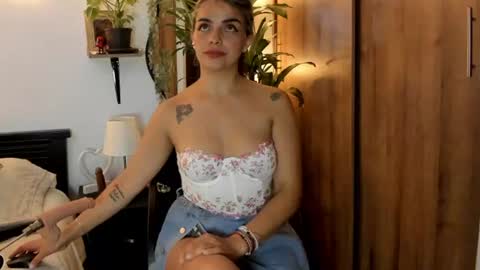 Snapshot of mailynfoxx chatting on 06-21-26, 01:08 Mailyn Foxx online show from 06-21-26, 01:08