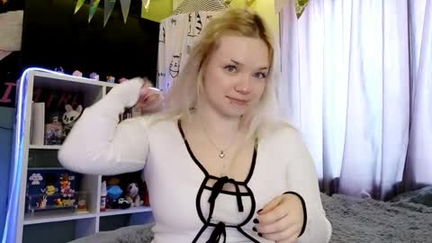 Snapshot of mairaspratlen chatting on 02-20-26, 02:17 Karen online show from 02-20-26, 02:17