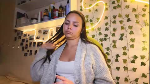 Snapshot of maisielattanzio chatting on 02-20-26, 04:07 Luna online show from 02-20-26, 04:07