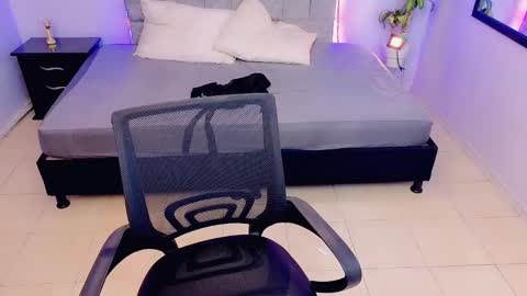 MAITE STONE1 online show from 11-21-25, 04:11