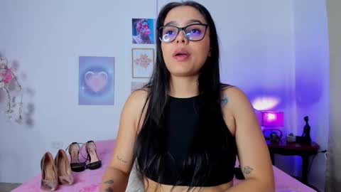 Snapshot of maithe_022 chatting on 10-25-25, 02:02 mai online show from 10-25-25, 02:02