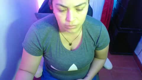 Hello friends Im on another account    online show from 02-10-25, 12:30