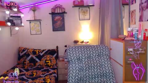 Snapshot of majestic_bella chatting on 11-18-25, 04:06 Bella online show from 11-18-25, 04:06