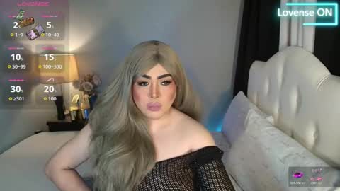 Snapshot of majestydannaxx chatting on 04-27-26, 02:53 majestydannaxx online show from 04-27-26, 02:53