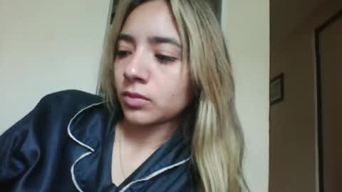 Snapshot of majo_gomezz chatting on 10-29-25, 05:58 majo_gomezz online show from 10-29-25, 05:58