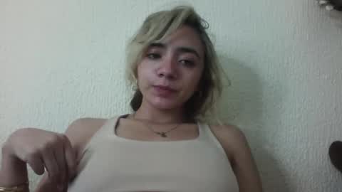 Snapshot of majo_gomezz chatting on 11-06-25, 01:28 majo_gomezz online show from 11-06-25, 01:28