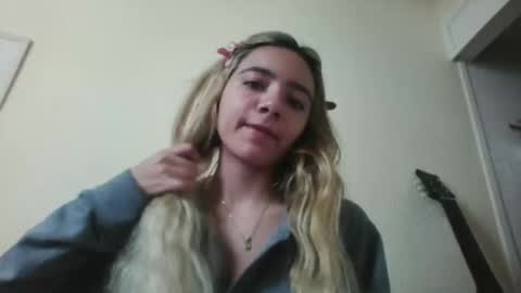 Snapshot of majo_gomezz chatting on 11-06-25, 05:47 majo_gomezz online show from 11-06-25, 05:47